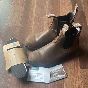 Blundstone women’s Classics, Chelsea Boots size 8.5 US